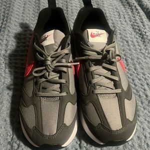 NIKE AIR MAX SNEAKERS